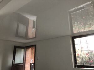 Lackspanndecke in weiß glänzend